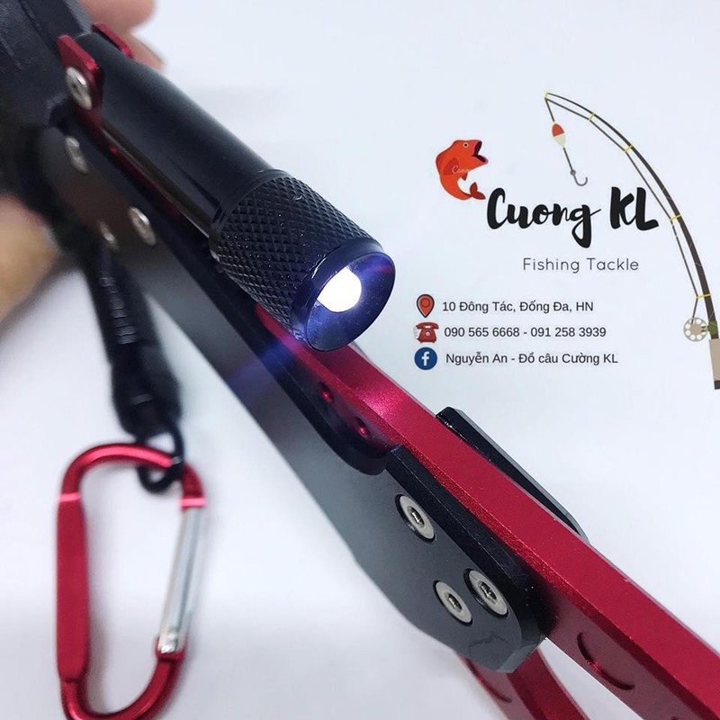Kìm kẹp cá có đèn đi kèm tiện dụng
