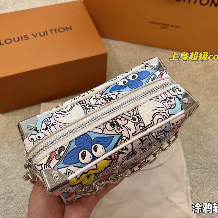 Túi đeo chéo hộp xích Louis Vuitton Trắng họa tiết LA 2022 on web fullbox