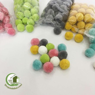 Ba cục bông len màu vàng