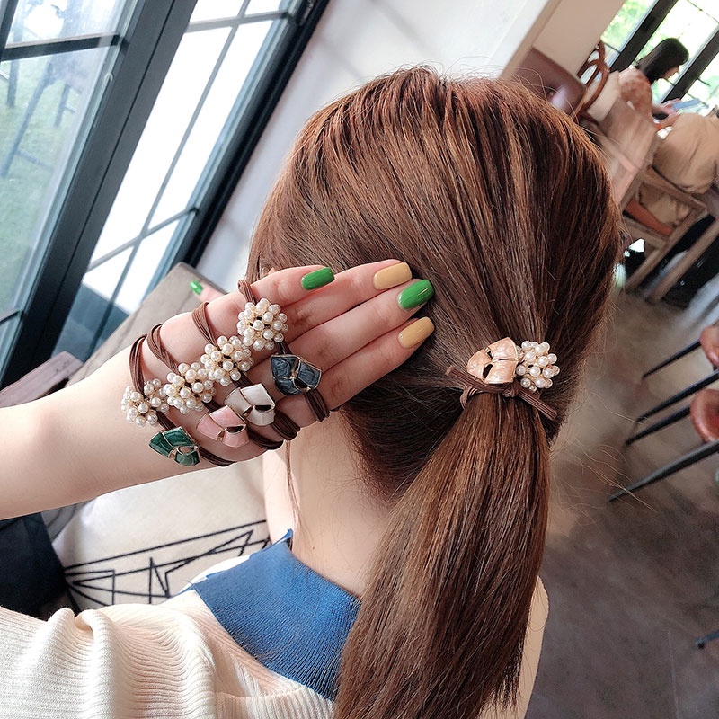 Dây Cột Tóc Hình Tam Giác Đính Ngọc Trai Dễ Thương