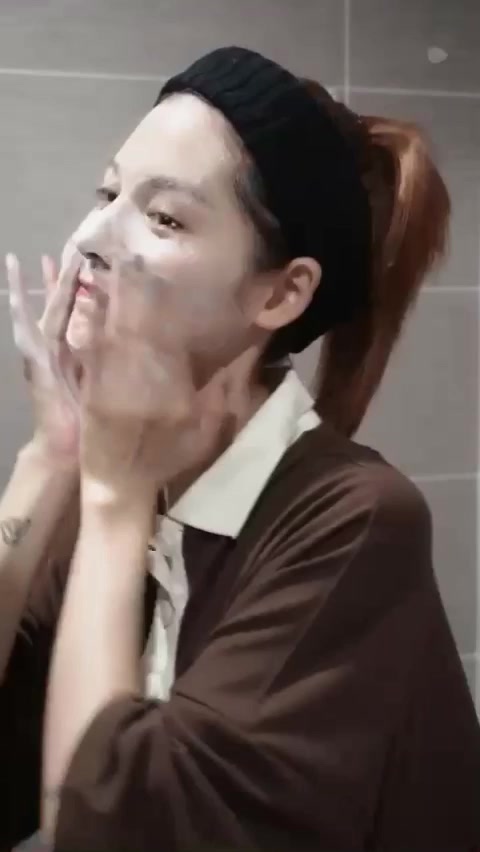 Toner Hoa Cúc & AHA Ngừa Mụn, Kiềm Dầu - Nước Hoa Hồng Dành Cho Da Dầu Mụn MILAGANICS 500ml (Chai) | BigBuy360 - bigbuy360.vn