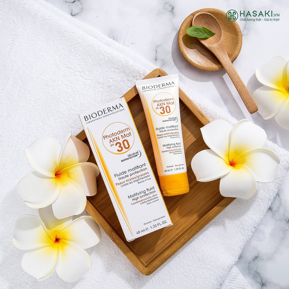 Kem Chống Nắng Dành Cho Da Dầu, Mụn Bioderma Photoderm AKN Mat SPF30 40ml