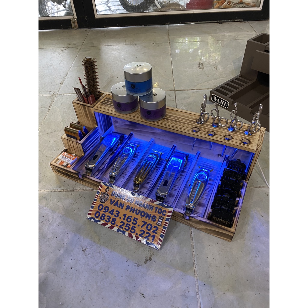 khay gỗ đựng tông đơ trang trí thêm đèn led