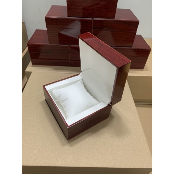 Hộp đựng đồng hồ bằng gỗ sơn mài cao cấp