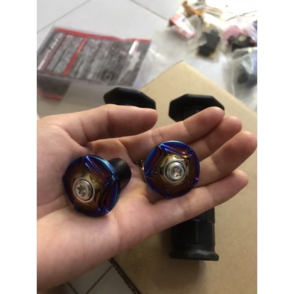 Gù Salaya ngôi sao titan và bao tay Daytona lắp cho mọi loại xe.