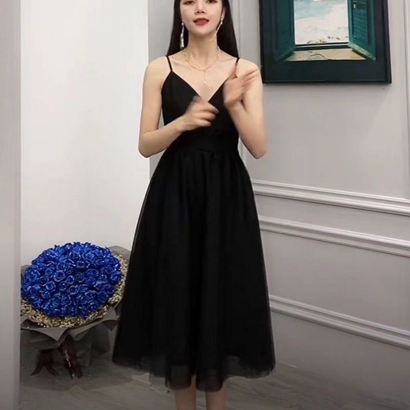 Đầm dây treo IELGY kiểu lưới màu đen cho nữ