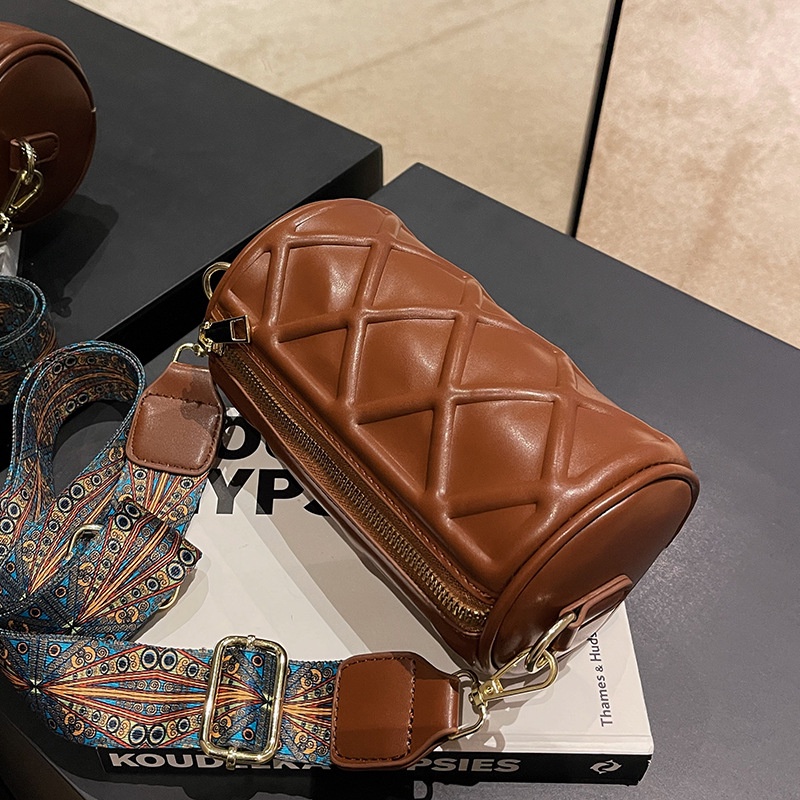 Túi đeo chéo IELGY hình trụ phối chi tiết hình thoi có khóa kéo cổ điển cho nữ