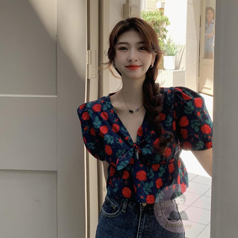 Áo Thun Ngắn Tay Cổ Chữ V Thắt Nút Trước In Họa Tiết Hoa Hồng Cho Nữ