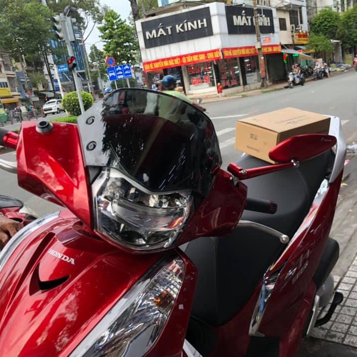 Kính chắn gió SH300i. Chính hãng ZHI.PAT (240005)