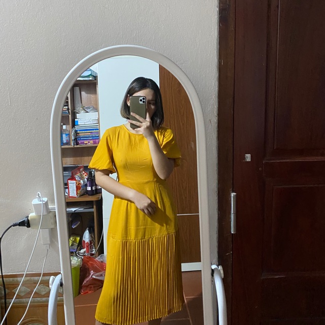 Váy xếp ly