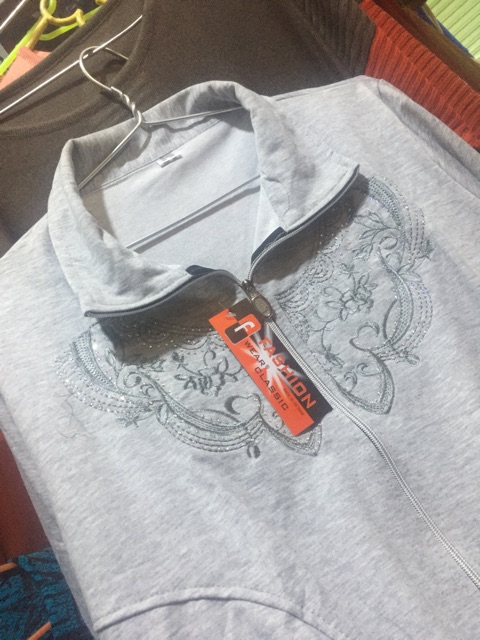 Áo khoác thun trung niên thêu hoa văn | BigBuy360 - bigbuy360.vn