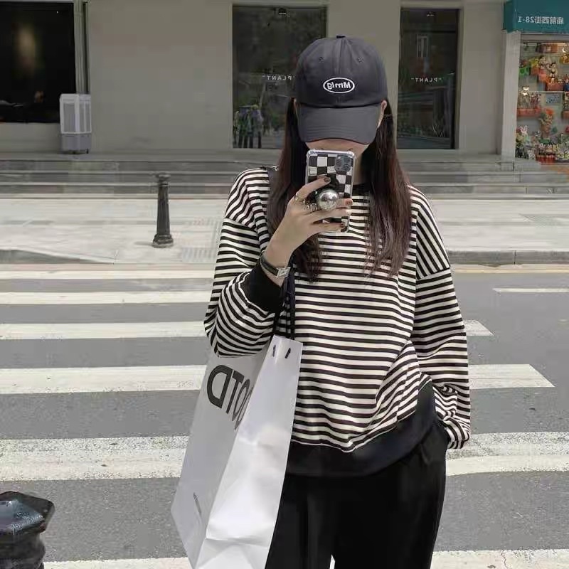 SWEATER SỌC ĐEN PHỐI NƠ TO MẶC ĐƯỢC 2 KIỂU PHONG CÁCH HÀN QUỐC