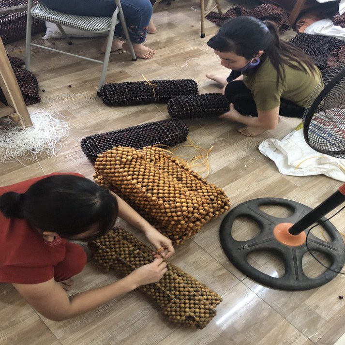 Sản Phẩm Đệm hạt gỗ tựa lưng massage ô tô 100% gỗ Trắc tự nhiên nguyên mộc, đan kết diềm mép cao cấp .