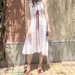 Váy hai dây bèo ngực