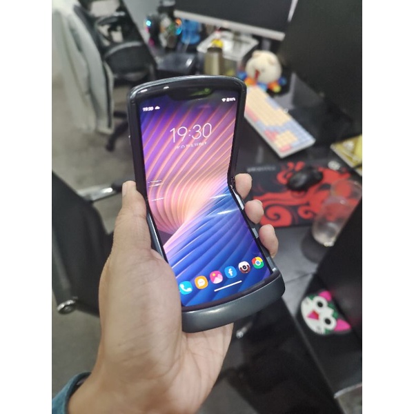 Điện thoại motorola razr 5g 2020