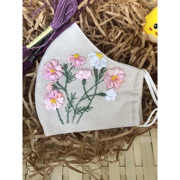 Khẩu trang thêu handmade