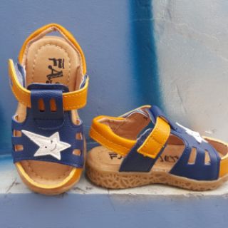 Giày sandal bé trai