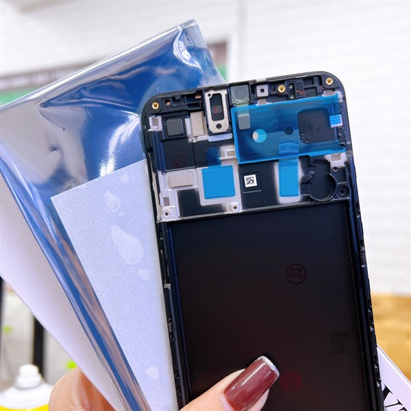 Màn hình Samsung A20 / A205F zin hãng khung