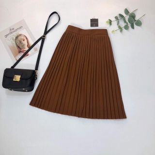 Chân váy xòe xếp ly