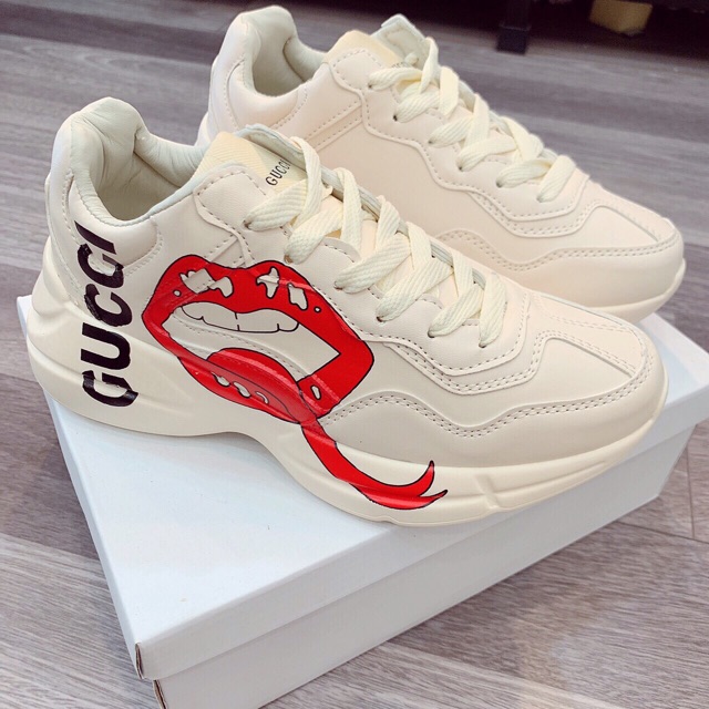 Giày thể thao sneaker đôi môi đỏ và logo màu trắng đục độn đến siêu hot hàng cao cấp