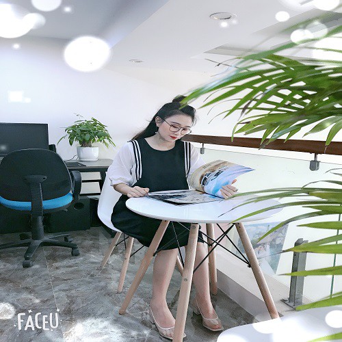 Váy bầu thiết kế dáng xuông phối tay trắng