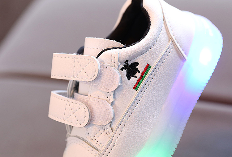 Giày thể thao đế mềm có đèn LED size 21-30 thời trang dành cho bé