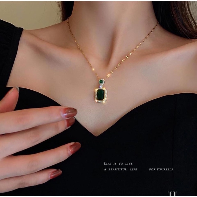 Bộ trang sức đá xanh lục mạ vàng