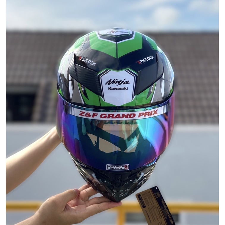 MŨ BẢO HIỂM FULLFACE M138B ĐEN BÓNG LÊN TEM KAWASAKI XANH LÁ CHÍNH HÃNG , TẶNG TÚI ĐỰNG VÀ BH 12 tháng