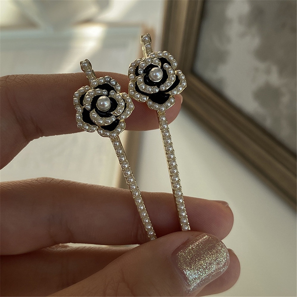 1 Kẹp Tóc Hình Hoa Trà Đen Đính Ngọc Trai Giả Phong Cách Retro Pháp Dành Cho Nữ
