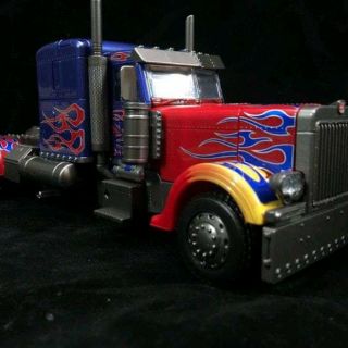Optimus Prime- robot biến hình BMB LS-03F