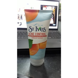 Sữa rửa mặt có hạt ST.ives