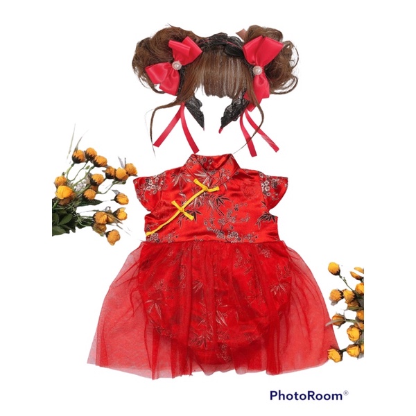 Váy gấm cho bé gái sơ sinh.