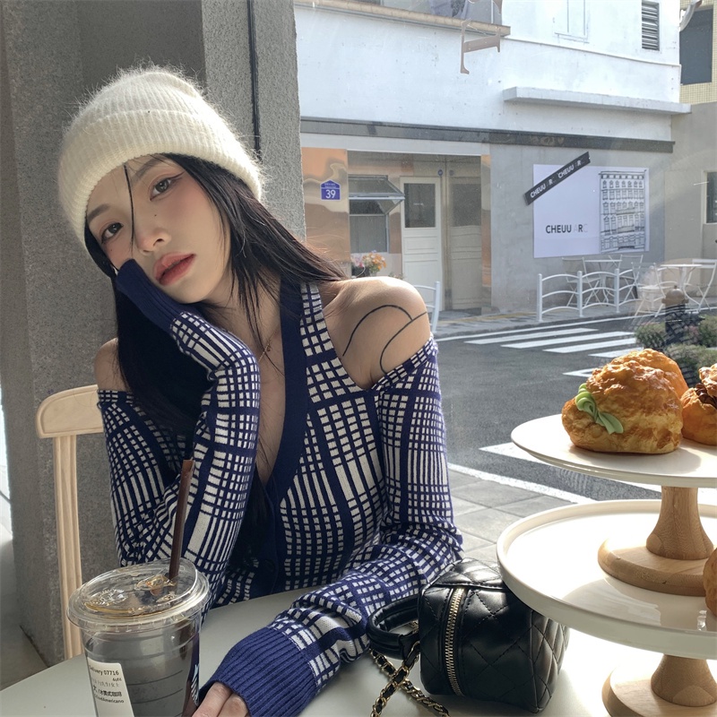 Porozi  Áo dệt kim tay dài cổ chữ V trễ vai phong cách thời trang Hàn Quốc dành cho nữ