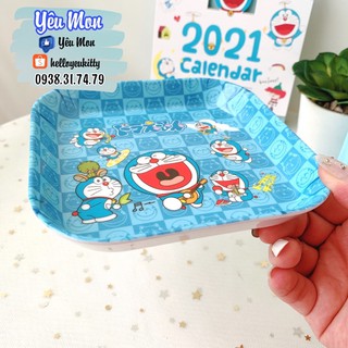 DĨA VUÔNG 14CM DORAEMON DOREMON