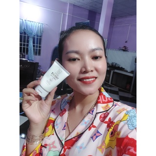 Kem chống nắng violet