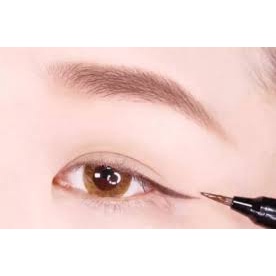 Bút kẻ mắt nước mảnh nhẹ