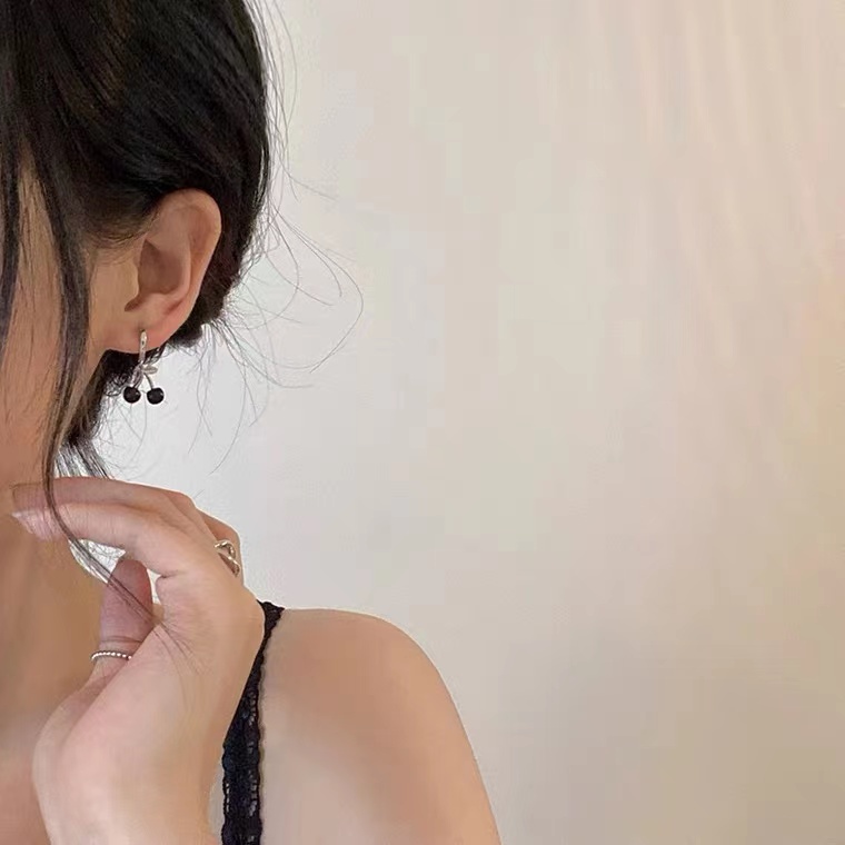 Khuyên Tai Hình Trái Cherry Phong Cách Đơn Giản Cá Tính Cho Nữ