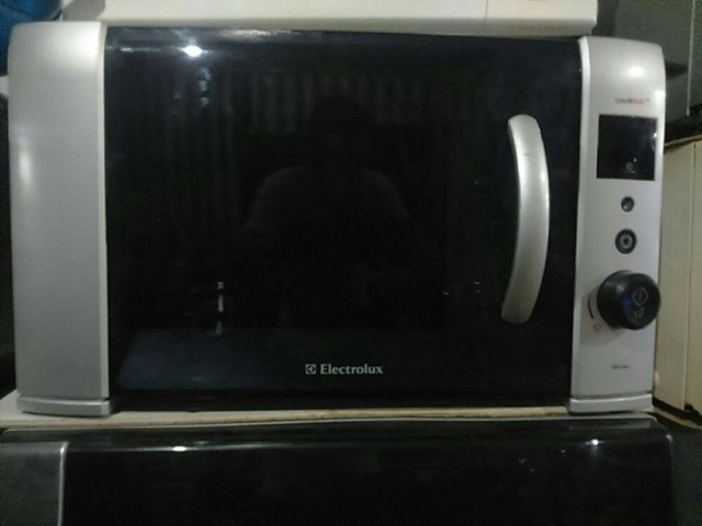 Đĩa quay lò vi sóng Electrolux EMS2840S chính hãng