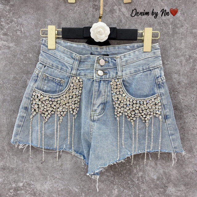 Quần đùi jean đính đá