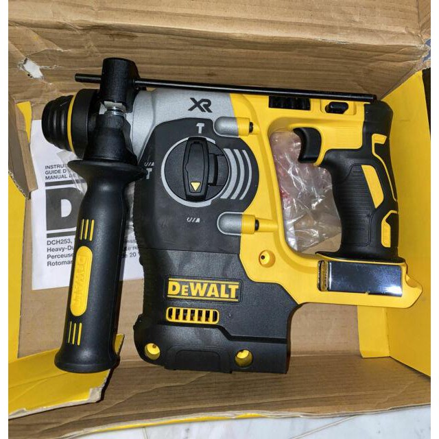 CHÍNH HANG - Máy khoan betong 3 chức năng dùng pin 18V/ 20Vmax Dewalt DCH273