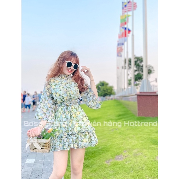 Váy HOA THIẾT KẾ  dáng xòe, tay cánh tiên. Chất voan hoạ tiết tay loe kèm dây buộc lưng.