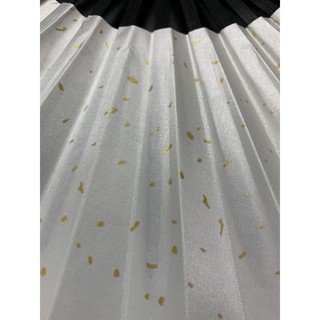Quạt cổ trang xếp lụa nan đen đốm vàng