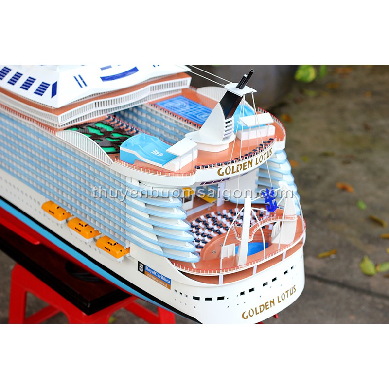 Du thuyền Oasis Of The Seas hàng cao cấp gỗ tự nhiên, tàu du lịch chở khách trên biển