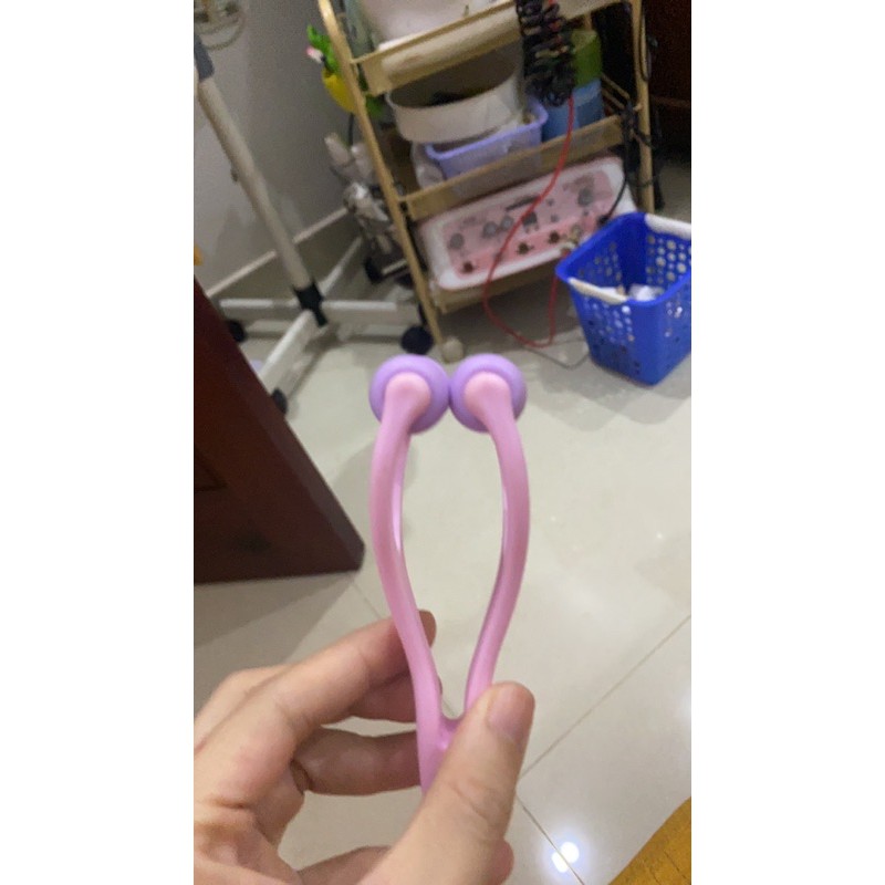 Lăn masage giúp thon gọn cằm