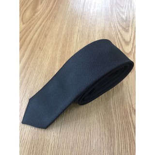 Cà vạt đen vân chéo chìm basic