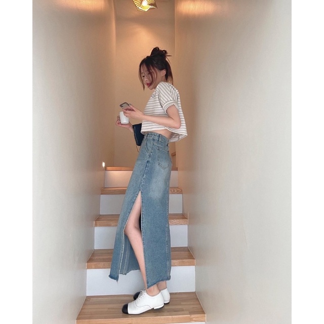 Chân váy jean xẻ sườn trơn