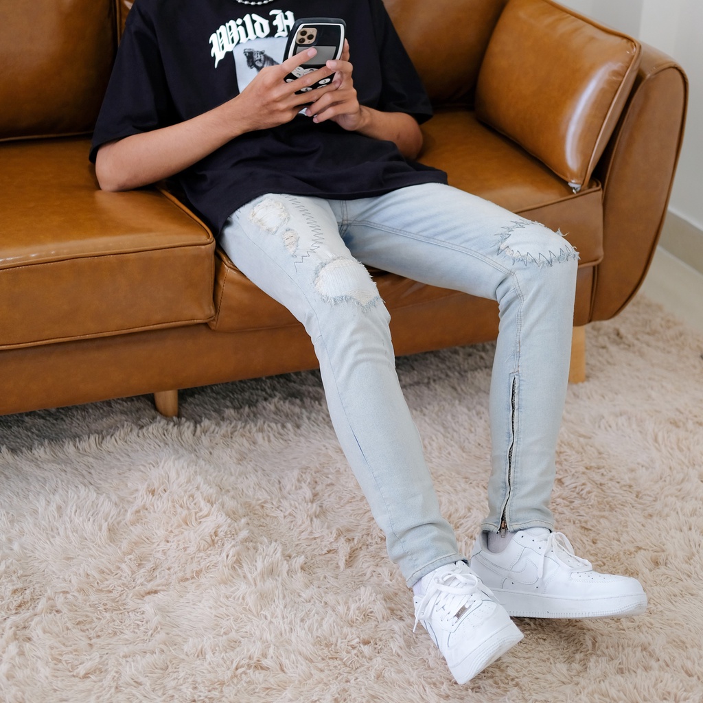 Quần jean nam cao cấp streetwear màu xanh sáng rách thêu form slimfit chất jean co giãn thoải mái.