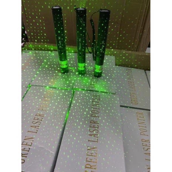 Đèn laser - bút laze lazer 303 tia xanh đỏ cực sáng công suất lớn chiếu xa 3km Tặng kèm Pin sạc bao gồm bộ sạc