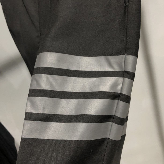 QUẦN ÂU THOM BROWNE NAM ĐEN KẺ XÁM | BigBuy360 - bigbuy360.vn