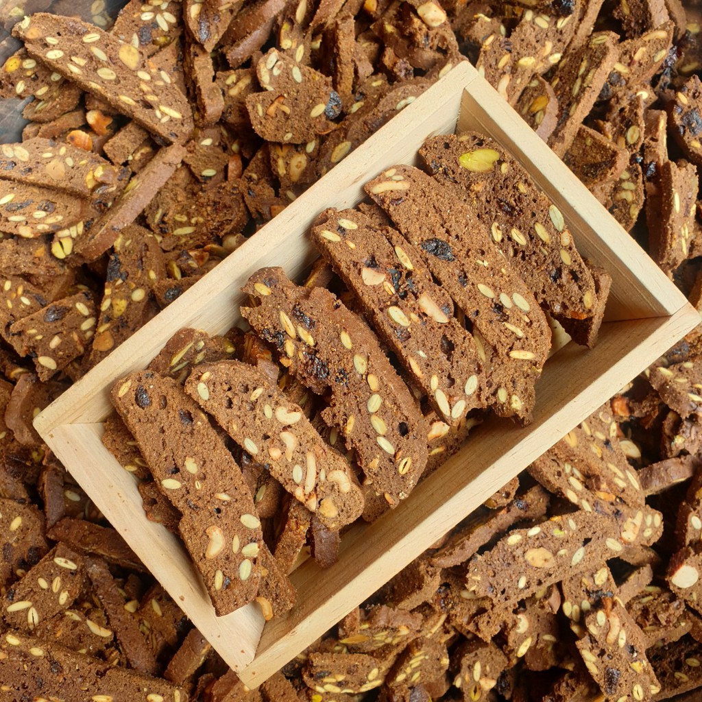 Bánh Biscotti Nguyên Cám Ngủ Cốc Vị Chocolate - Lon 320gr